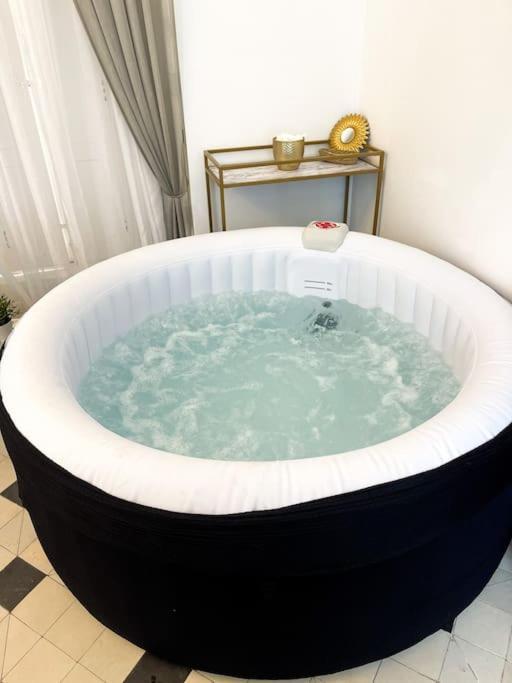 Апартаменты Romantique Jacuzzi, Au Chateau A 30 Min De Paris Limay Экстерьер фото